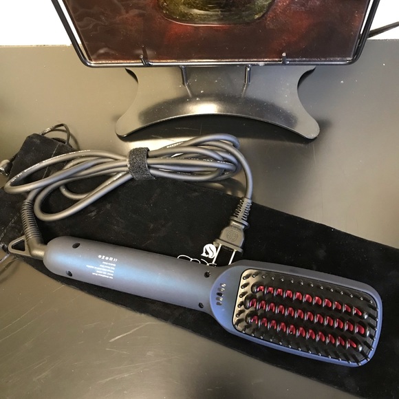 NEW IONIC STRAIGHTENING BRUSH - Picture 1 of 4